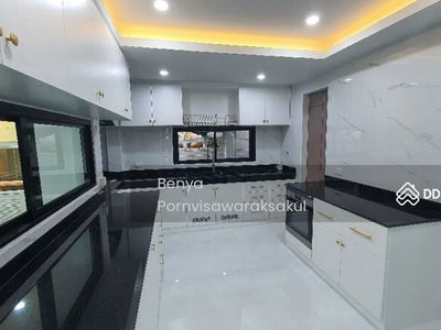 Spacious 5-Br House in Lat Phrao, Bangkok, Thailand Spacious 5-Br House in Lat Phrao, Bangkok, Thailand