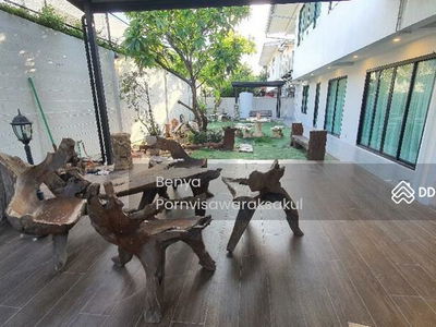 Spacious 5-Br House in Lat Phrao, Bangkok, Thailand Spacious 5-Br House in Lat Phrao, Bangkok, Thailand