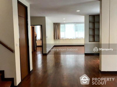 Spacious 5-Bedroom House, Bangkok, Thailand Spacious 5-Bedroom House, Bangkok, Thailand