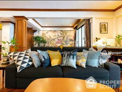 Large 2-Bedroom Townhouse, Bangkok, Thailand Large 2-Bedroom Townhouse, Bangkok, Thailand