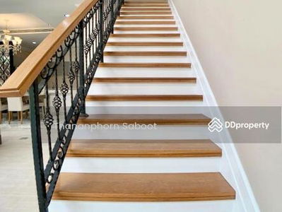 Large 3-Bedroom Townhouse, Bangkok, Thailand Large 3-Bedroom Townhouse, Bangkok, Thailand