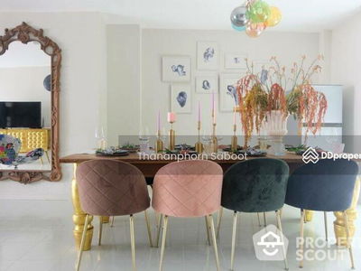 Spacious 4-Bedroom Townhouse, Bangkok, Thailand Spacious 4-Bedroom Townhouse, Bangkok, Thailand