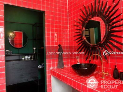 Spacious 4-Bedroom Townhouse, Bangkok, Thailand Spacious 4-Bedroom Townhouse, Bangkok, Thailand