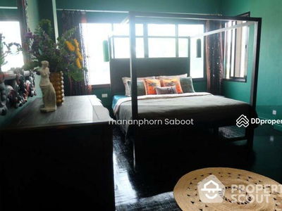 Spacious 4-Bedroom Townhouse, Bangkok, Thailand Spacious 4-Bedroom Townhouse, Bangkok, Thailand