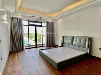 Au Co Street, Vietnam  Au Co Street, Vietnam