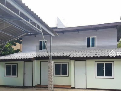 Large 10-Br House near BTS Phaya Thai, Bangkok