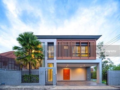 Two-storey pool villa with built-in swimming pool. Near Kad Farang, Chiang Mai, Thailand Two-storey pool villa with built-in swimming pool. Near Kad Farang, Chiang Mai, Thailand