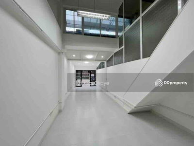 10400, Bangkok, Thailand 10400, Bangkok, Thailand