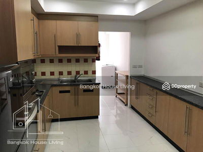 Prompong Mansion, Bangkok, Thailand Prompong Mansion, Bangkok, Thailand