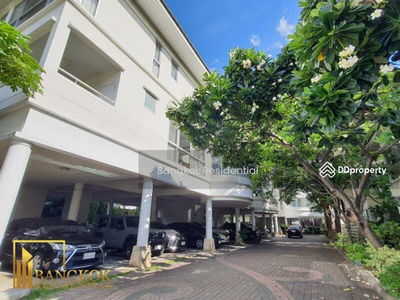 House in Compound, Bangkok, Thailand House in Compound, Bangkok, Thailand