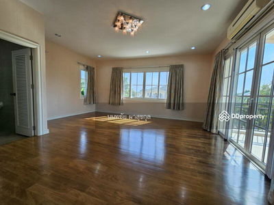 Two Grande Monaco Bangna-Wongwaen, Bangkok, Thailand Two Grande Monaco Bangna-Wongwaen, Bangkok, Thailand