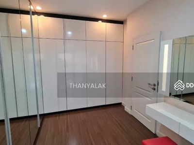 Luxury 3-story detached house, Village: Lumpini Suan Luang Rama 9, Bangkok, Thailand Luxury 3-story detached house, Village: Lumpini Suan Luang Rama 9, Bangkok, Thailand