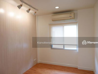 Bangkok Boulevard Rama9 Srinakarin, Bangkok, Thailand Bangkok Boulevard Rama9 Srinakarin, Bangkok, Thailand