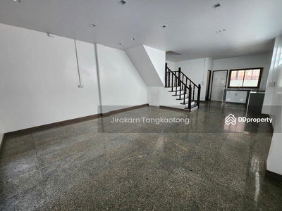 Townhouse, 4 bedrooms, 3 bathrooms, 1 kitchen, in Soi Bangkok Nonthaburi 43, Bangkok., Thailand Townhouse, 4 bedrooms, 3 bathrooms, 1 kitchen, in Soi Bangkok Nonthaburi 43, Bangkok., Thailand