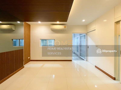 Noble Cube Pattanakarn, Bangkok, Thailand Noble Cube Pattanakarn, Bangkok, Thailand