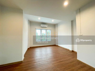 Noble Cube Pattanakarn, Bangkok, Thailand Noble Cube Pattanakarn, Bangkok, Thailand