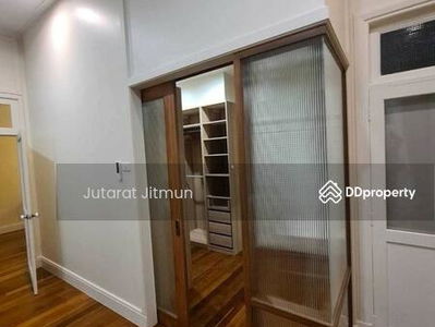 Single house, Soi Sukhumvit 44, Bangkok, Thailand Single house, Soi Sukhumvit 44, Bangkok, Thailand