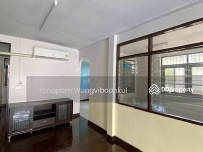 Single house for rent, Lat Phrao 47, Intersection, Bangkok, Thailand Single house for rent, Lat Phrao 47, Intersection, Bangkok, Thailand