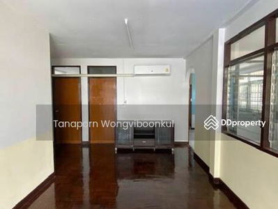 Single house for rent, Lat Phrao 47, Intersection, Bangkok, Thailand Single house for rent, Lat Phrao 47, Intersection, Bangkok, Thailand