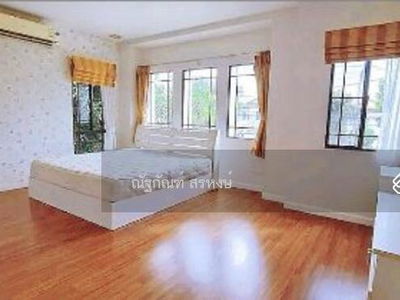 Manthana Lake Watcharapol Village, Bangkok, Thailand Manthana Lake Watcharapol Village, Bangkok, Thailand