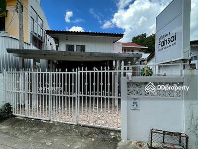 Hotel for rent, house for rent, near walking street Chiang Mai Gate Next to the Chiang Mai moat in Chiang Mai, Phra Singh Subdistrict, Chiang Mai, Thailand Hotel for rent, house for rent, near walking street Chiang Mai Gate Next to the Chiang Mai moat in Chiang Mai, Phra Singh Subdistrict, Chiang Mai, Thailand