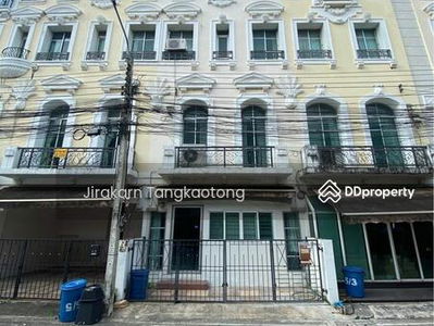 Baan Klang Muang Monte Carlo, 4 floors, 5 bedrooms, 6 bathrooms, can register a company, Bangkok, Thailand Baan Klang Muang Monte Carlo, 4 floors, 5 bedrooms, 6 bathrooms, can register a company, Bangkok, Thailand
