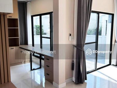 Mantana Onnut-Wongwaen 4 : Mantana Onnut-Wongwaen 4, Bangkok, Thailand Mantana Onnut-Wongwaen 4 : Mantana Onnut-Wongwaen 4, Bangkok, Thailand