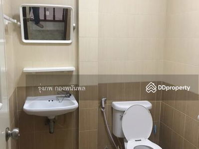 Along Khlong Phasi Charoen Fang Tai, Bangkok, Thailand Along Khlong Phasi Charoen Fang Tai, Bangkok, Thailand