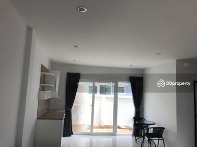 Gehäuse In Kathu, Thailand Gehäuse In Kathu, Thailand