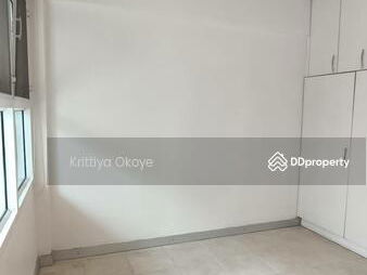 Townhouse in sukhumvit 71, Bangkok, Thailand Townhouse in sukhumvit 71, Bangkok, Thailand