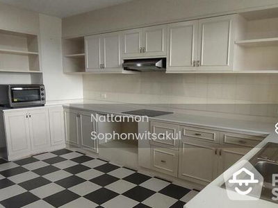 Le Chateau Mansion, Bangkok, Thailand Le Chateau Mansion, Bangkok, Thailand