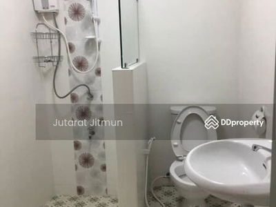 Single house, Chokchai 4 Road, Soi 76, Bangkok, Thailand Single house, Chokchai 4 Road, Soi 76, Bangkok, Thailand