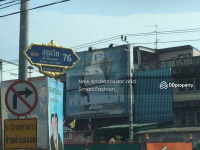 Sukhumvit Soi 76, Samut Prakan, Thailand Sukhumvit Soi 76, Samut Prakan, Thailand