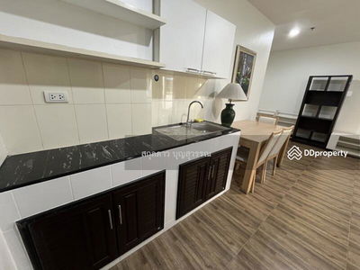 Life @ Ratchada-Huai Khwang, Bangkok, Thailand Life @ Ratchada-Huai Khwang, Bangkok, Thailand