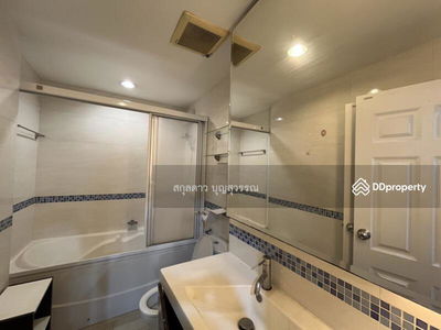 Life @ Ratchada-Huai Khwang, Bangkok, Thailand Life @ Ratchada-Huai Khwang, Bangkok, Thailand