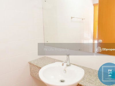 Housing in Ban Ratsada, Thailand Housing in Ban Ratsada, Thailand