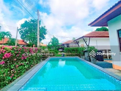 Khao Laem Ya-Mu Koh Samet (2.5 km.), Ban Phe Fresh Market (5.5 km.), Mae Ramphueng Beach, Rayong, Thailand Khao Laem Ya-Mu Koh Samet (2.5 km.), Ban Phe Fresh Market (5.5 km.), Mae Ramphueng Beach, Rayong, Thailand