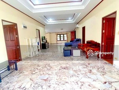 Khao Laem Ya-Mu Koh Samet (2.5 km.), Ban Phe Fresh Market (5.5 km.), Mae Ramphueng Beach, Rayong, Thailand Khao Laem Ya-Mu Koh Samet (2.5 km.), Ban Phe Fresh Market (5.5 km.), Mae Ramphueng Beach, Rayong, Thailand