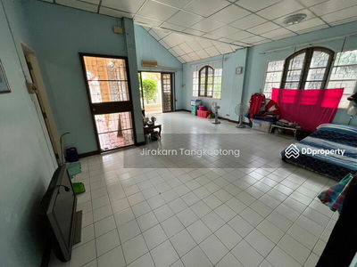 Prachachuen Village, Nonthaburi, Thailand Prachachuen Village, Nonthaburi, Thailand