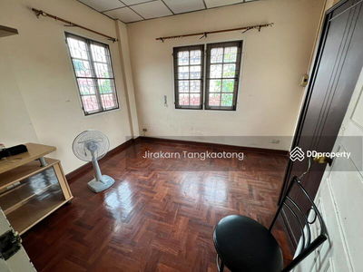 Prachachuen Village, Nonthaburi, Thailand Prachachuen Village, Nonthaburi, Thailand