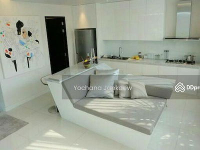 Large 3-Br Townhouse near BTS Ekkamai, Bangkok, Thailand Large 3-Br Townhouse near BTS Ekkamai, Bangkok, Thailand