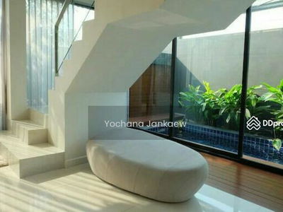 Large 3-Br Townhouse near BTS Ekkamai, Bangkok, Thailand Large 3-Br Townhouse near BTS Ekkamai, Bangkok, Thailand