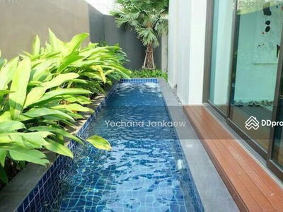 Large 3-Br Townhouse near BTS Ekkamai, Bangkok, Thailand Large 3-Br Townhouse near BTS Ekkamai, Bangkok, Thailand
