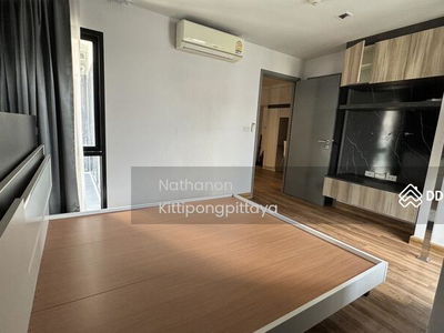 Wire Ratchada 19, Bangkok, Thailand Wire Ratchada 19, Bangkok, Thailand