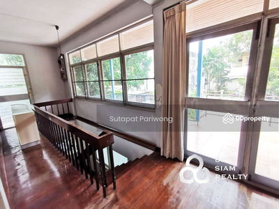 Single house D.H.Tower Soi Prommit, Bangkok., Thailand Single house D.H.Tower Soi Prommit, Bangkok., Thailand