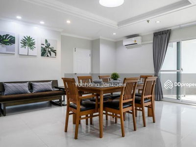 Fifty Fifth Tower, Bangkok, Thailand Fifty Fifth Tower, Bangkok, Thailand