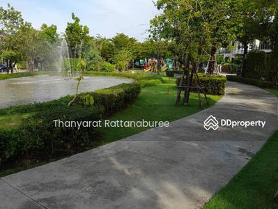 Bangkok Boulevard Teparak-Wongwaen, Samut Prakan, Thailand Bangkok Boulevard Teparak-Wongwaen, Samut Prakan, Thailand