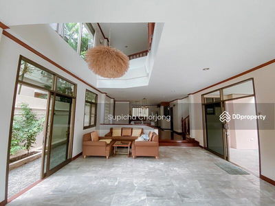 10110, Bangkok, Thailand 10110, Bangkok, Thailand