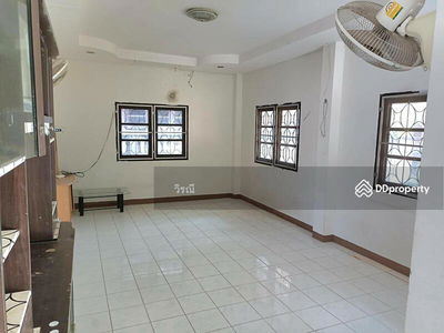 Single-storey detached house for rent, near the terminal, lots of space, Nakhon Ratchasima, Thailand Single-storey detached house for rent, near the terminal, lots of space, Nakhon Ratchasima, Thailand