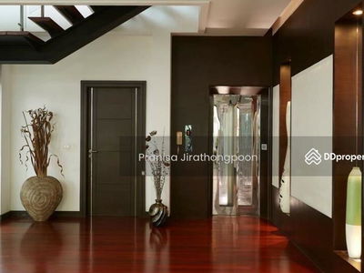 Luxurious modern house in the heart of the city, Ekkamai 22, Bangkok, Thailand Luxurious modern house in the heart of the city, Ekkamai 22, Bangkok, Thailand